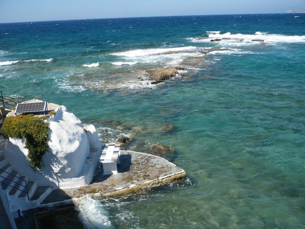 Traditional Waterfront House Mandrakia الغرفة الصورة